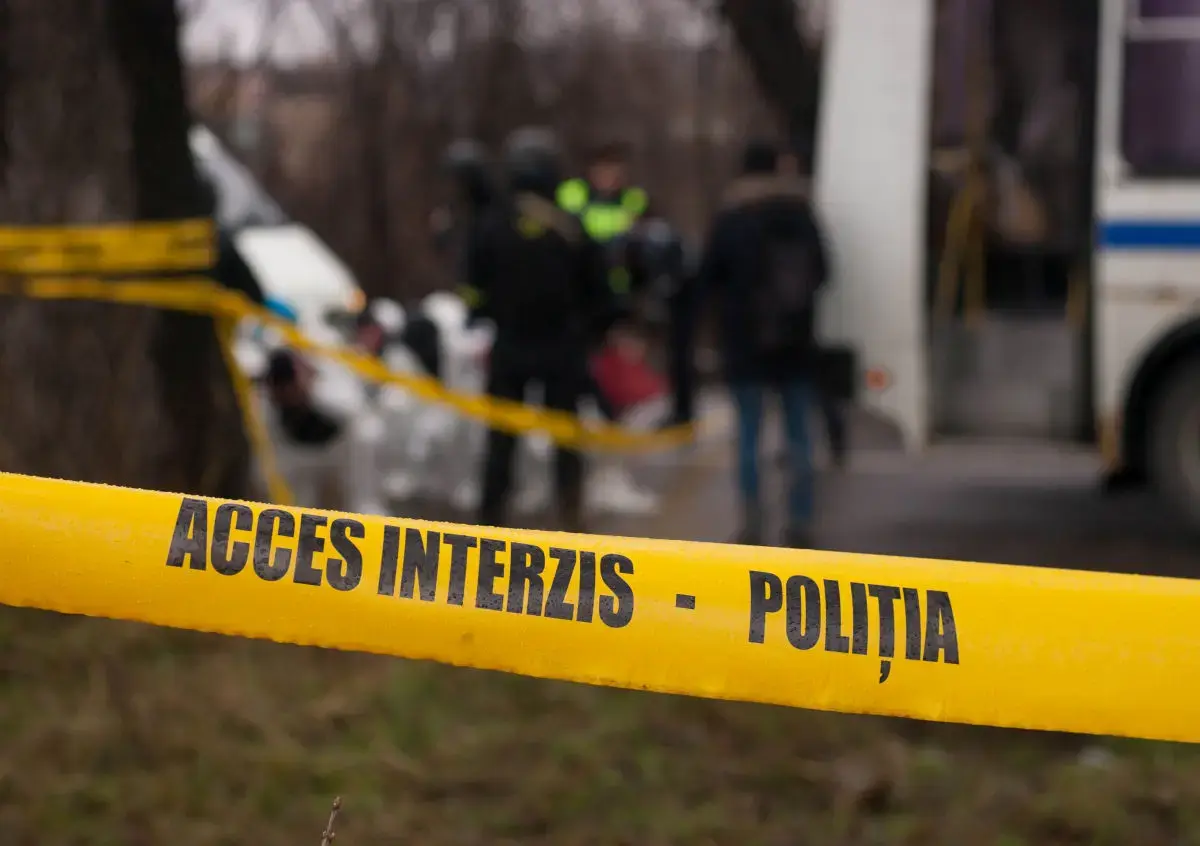 Bărbat din Vaslui, descoperit că-și ținea tatăl mort acasă pentru a încasa pensia acestuia