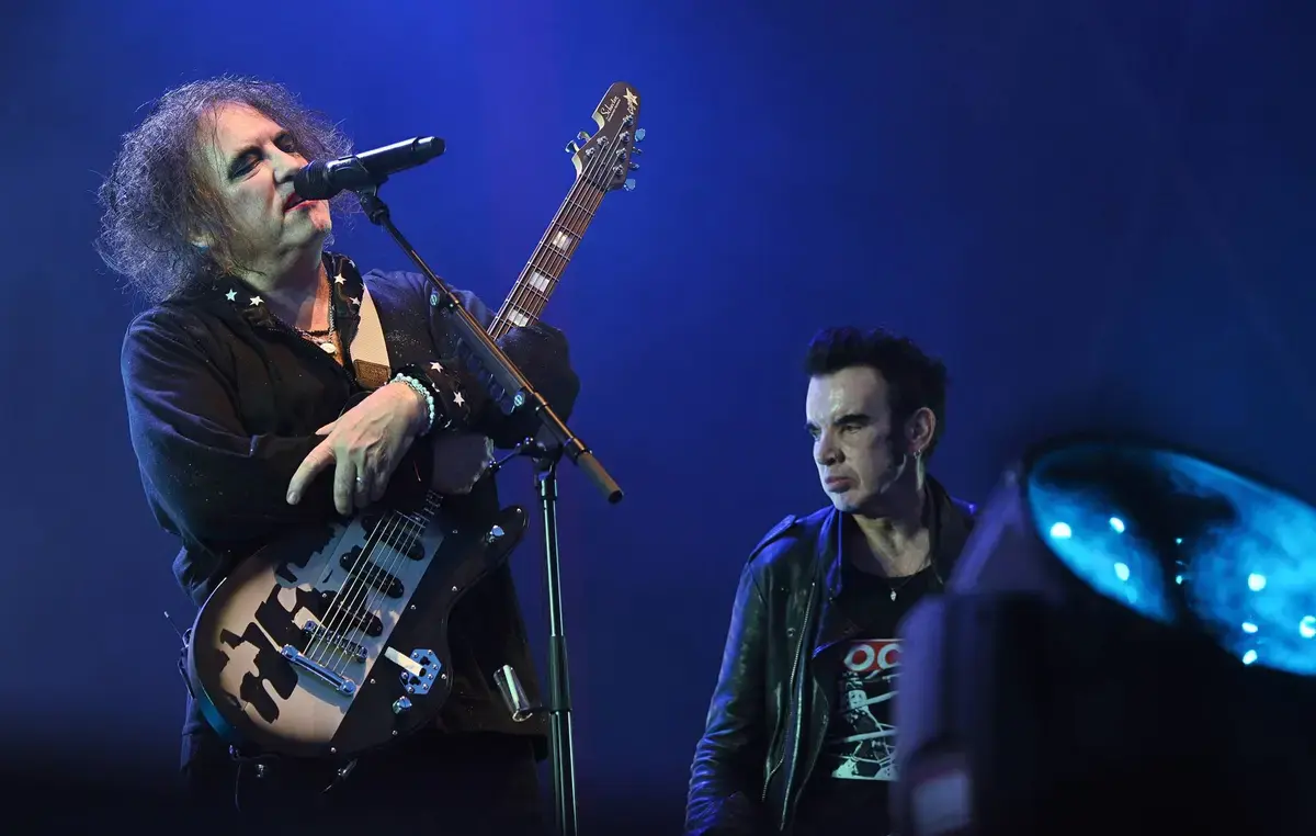 Bassistul Cure Simon Gallup renunță temporar din cauza problemelor de sănătate