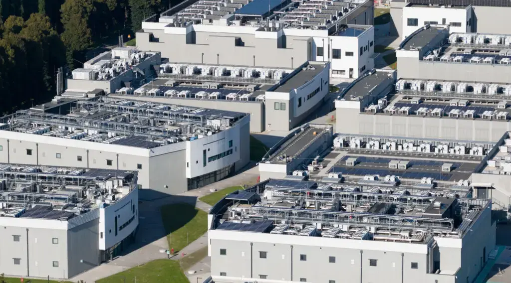 Centrele de date și căldura extremă: amenințarea rețelei electrice