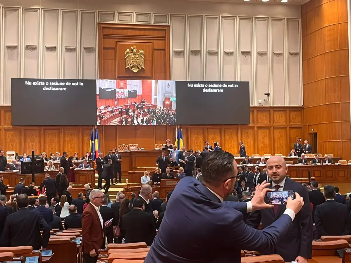 Cenzura bate la ușă: Cum ar putea cădea Guvernul Bolojan – Reportaj din Parlament
