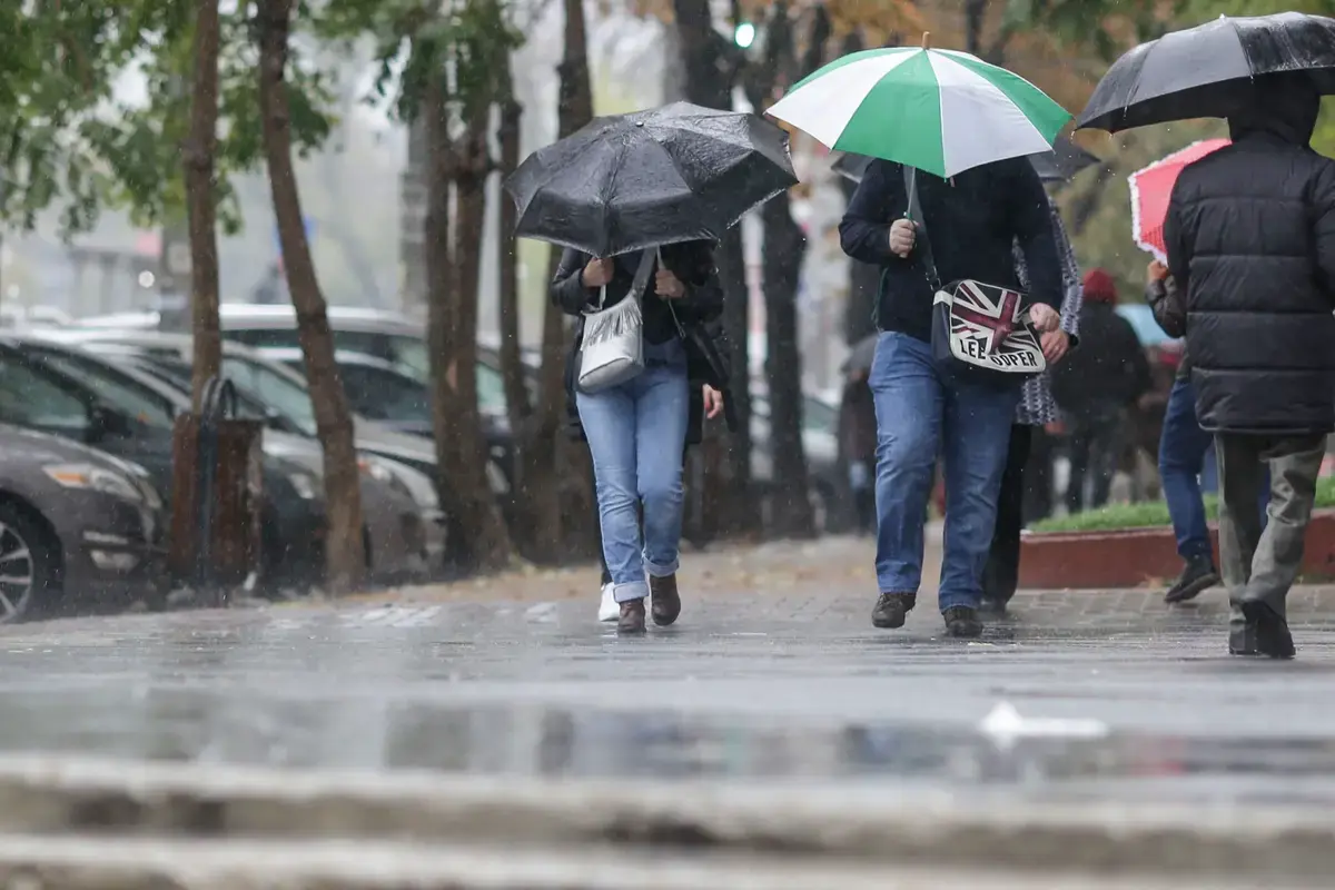 Cod galben de vânt și instabilitate: Jumătate din țară, sub asediul vremii capricioase