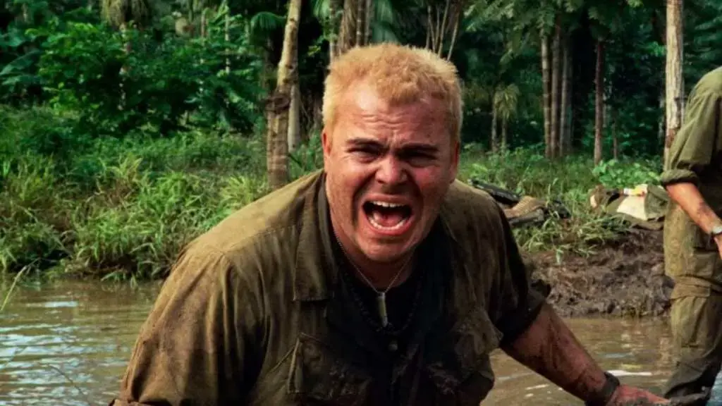 Filmul de comedie controversat al lui Jack Black și Robert Downey Jr. este difuzat astazi pe Hulu
