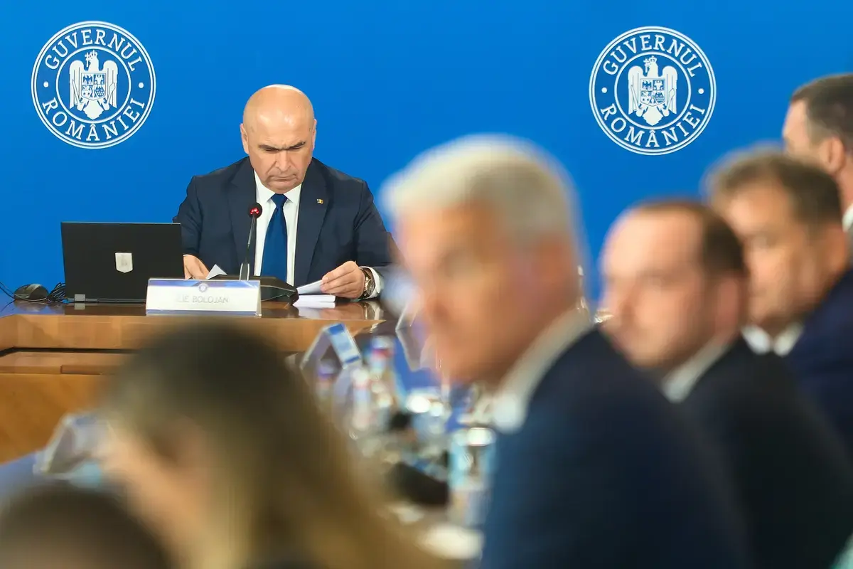 Guvernul Bolojan, sub asediu parlamentar: PSD și AUR forțează votul