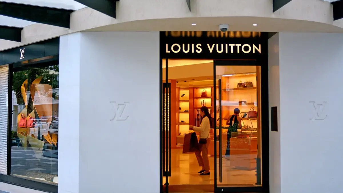 Influență română pe TikTok, condamnată în Franța pentru furt la Louis Vuitton