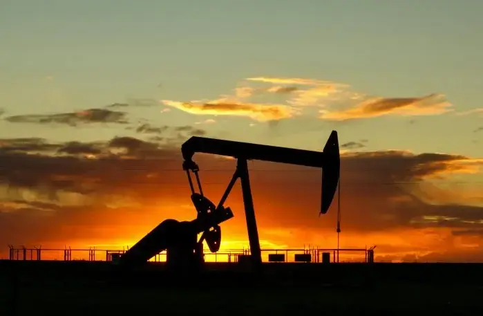Petrolul scade brusc: Iranul sugerează încetarea atacurilor