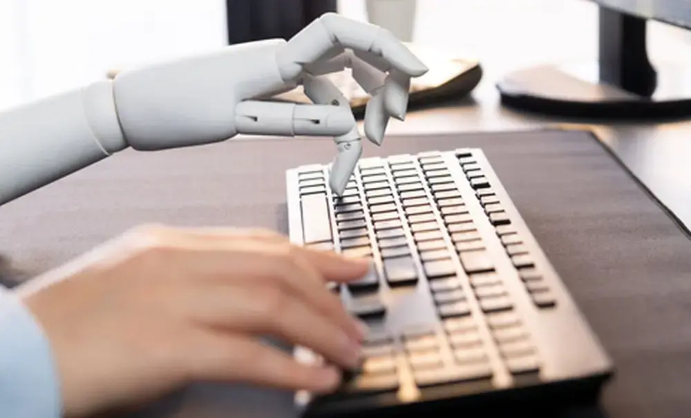 Profesoară avertizează: Inteligența artificială, o armă cu două tăișuri în mediul academic