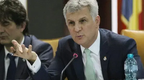 Scenariu lansat de Zamfir: Blatul politic dintre Bolojan și liderul AUR