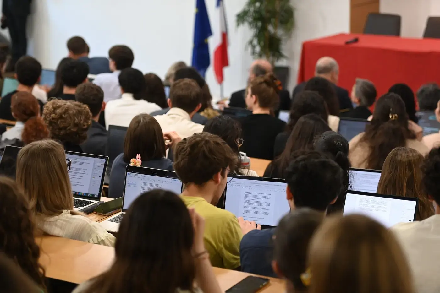 Taxe majorate pentru studenții străini în universitățile