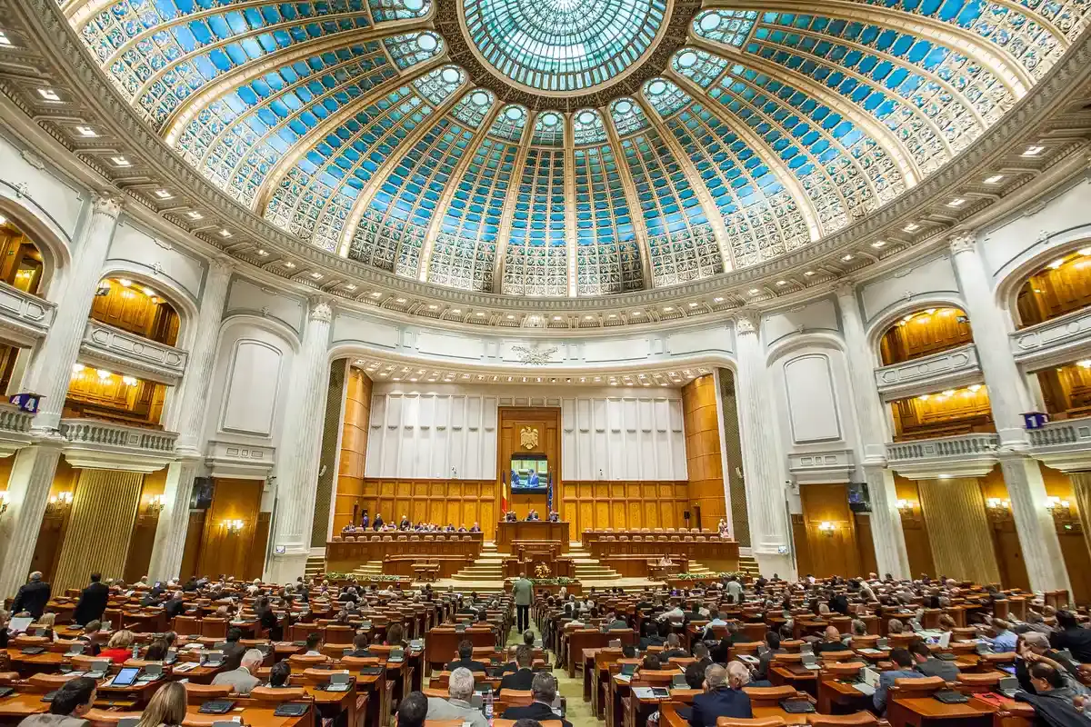The user wants: „Rescrie acest titlu în limba română, păstrând sensul dar schimbând formularea. Folosește diacritice