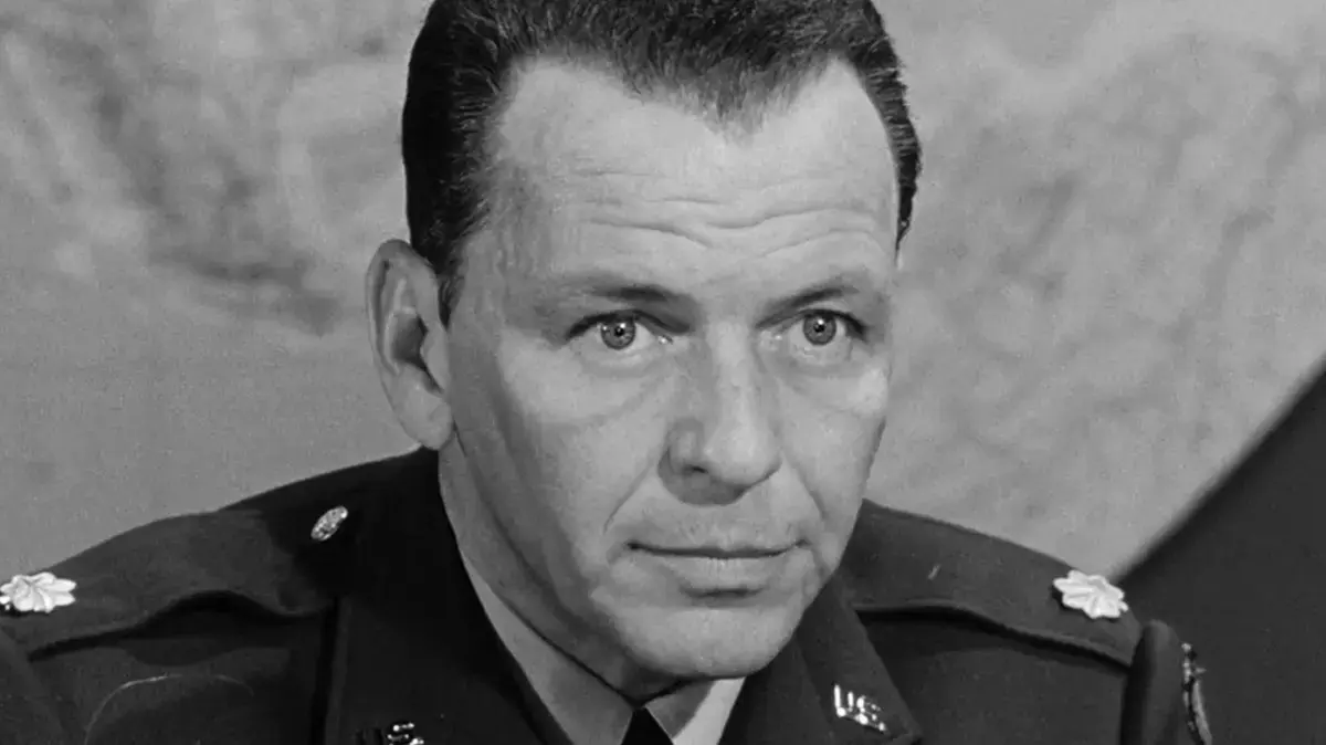 Thrillerul clasic al lui Frank Sinatra strălucește pe Tubi