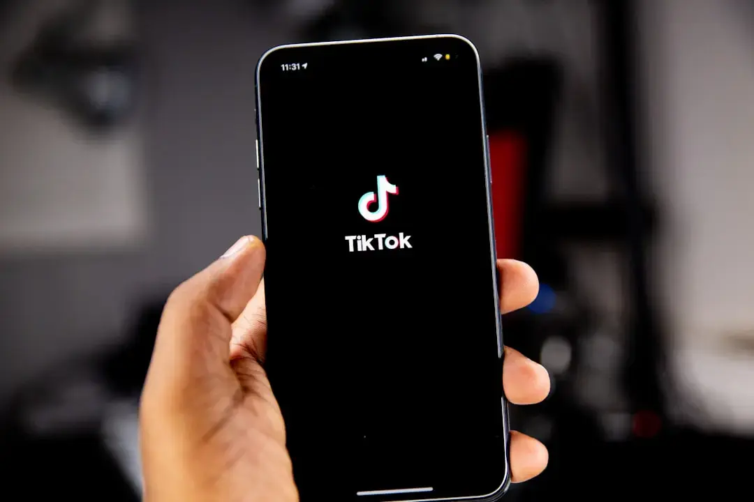 TikTok declară război conținutului generat de inteligența artificială
