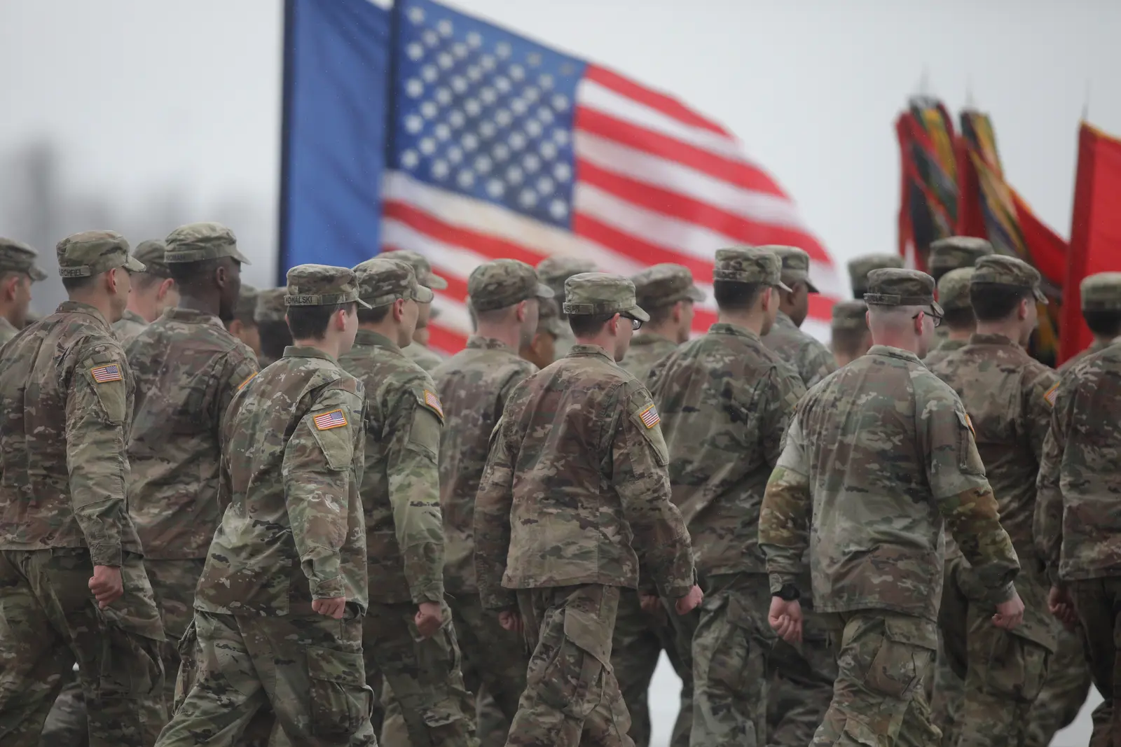Ambasadorul SUA la NATO: Washingtonul nu planifică retragerea masivă a trupelor din Europa
