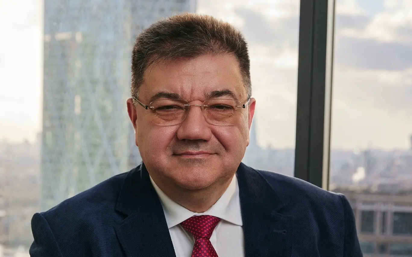 Amodei cere frâne pentru AI: Piața reacționează la temerile de supraviețuire