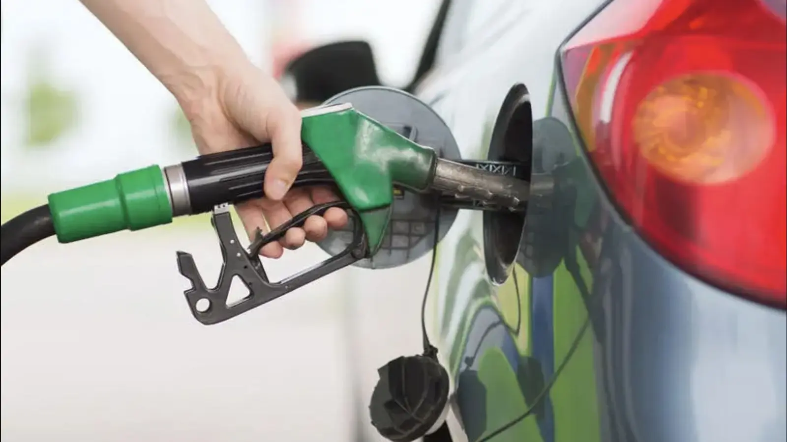 Benzina standard atinge prețul record de 9,70 lei pe litru în România