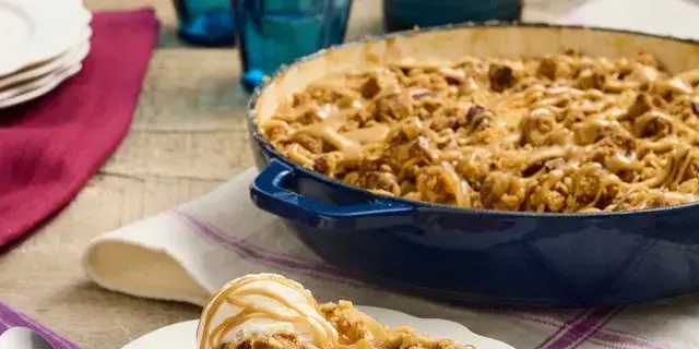 Crumble și crisp: desertul rapid care vindecă orice dorință de dulce