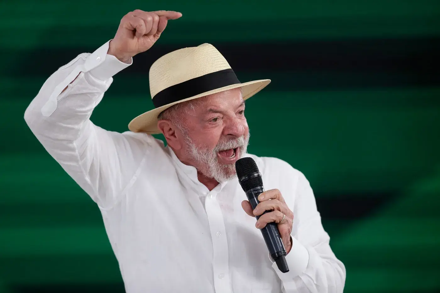 Lula interzice pariurile sportive cu o săptămână înainte de alegeri, iar cluburile de fotbal reacționează
