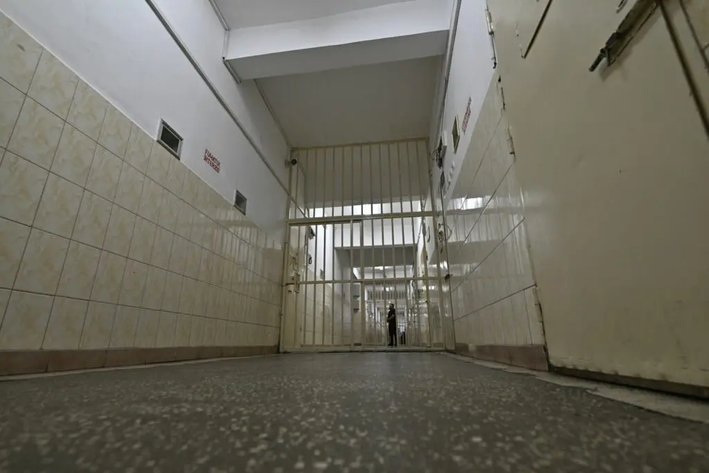 Supraaglomerarea închisoriilor: Marea Britanie eliberează deținuți pentru a evita colapsul