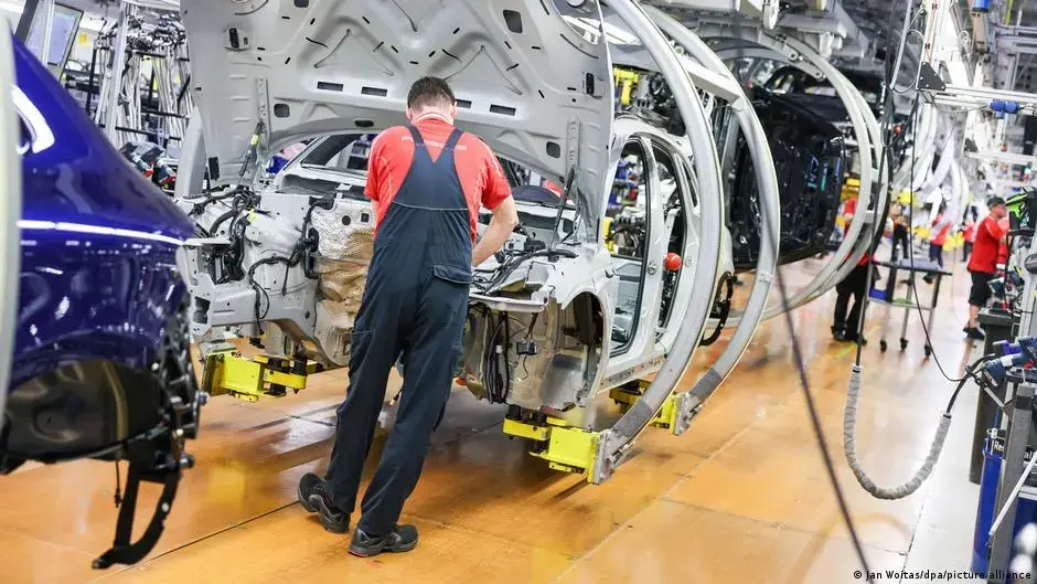 Motorul german se gripează: Săptămâna de 35 de ore, sub presiunea crizei auto