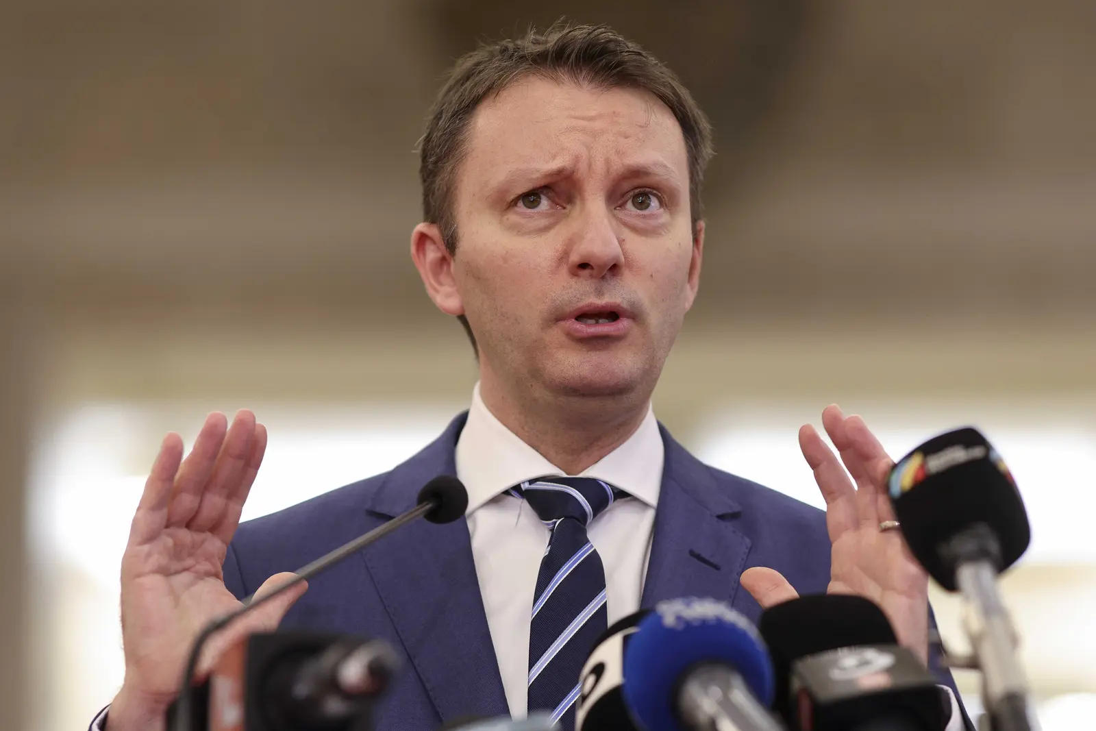 Nu vreau ca un parlamentar PSD să afle de la TV că pleacă acasă