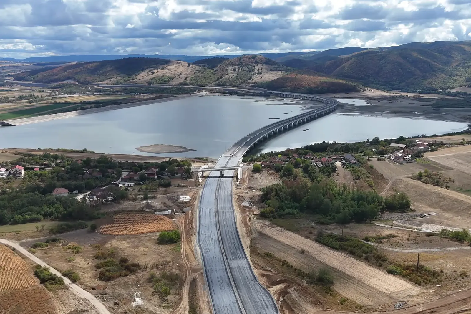 Podul abandonat de pe A10, aproape gata după 12 ani de așteptare