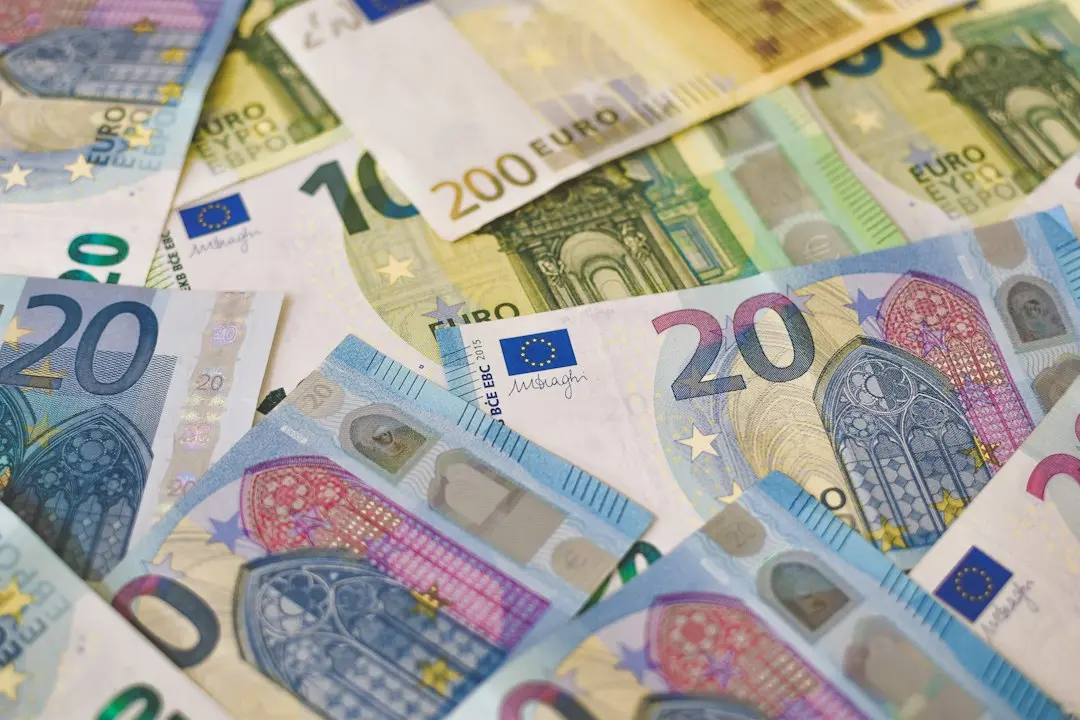 Economia, între prudență și teamă: Românii se pregătesc pentru un nou val de scumpiri