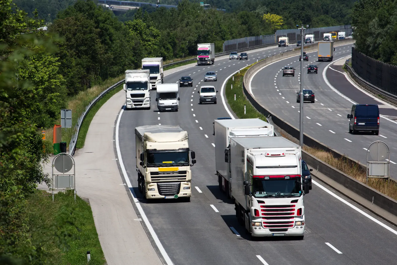 CNAIR avertizează asupra erorilor de plată, transportatorii cer amânarea