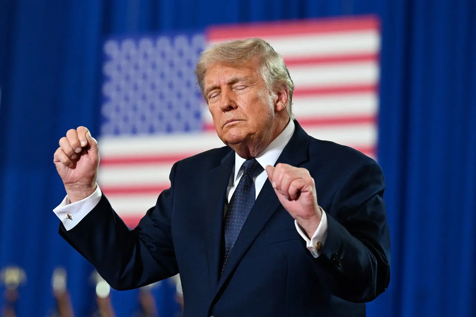 Trump renumește inteligența artificială: de azi se numește «super-inteligență»