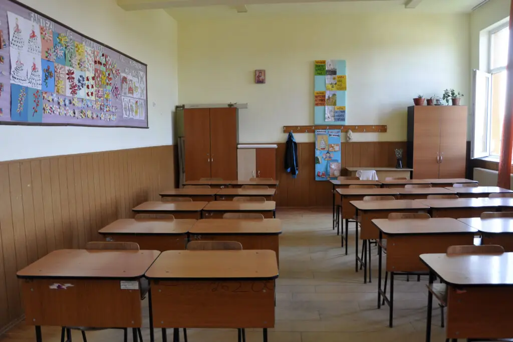Alertă la Vaslui: Profesor prins cu un briceag în sala de clasă