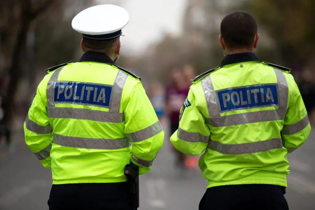 Bătaie generală la Festivalul Fermierilor din Caraș-Severin: Răfuială cu pumni și sticle!