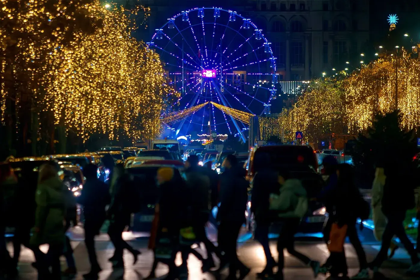 Bucureștiul se aprinde iarna: 6 milioane de luminițe pe bulevarde