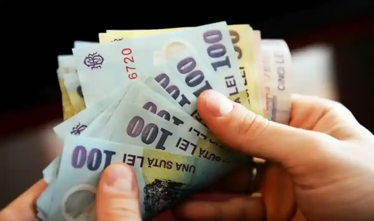 Concediul de acomodare 2026: cine beneficiază și cum se calculează indemnizația lunară și documentele necesare