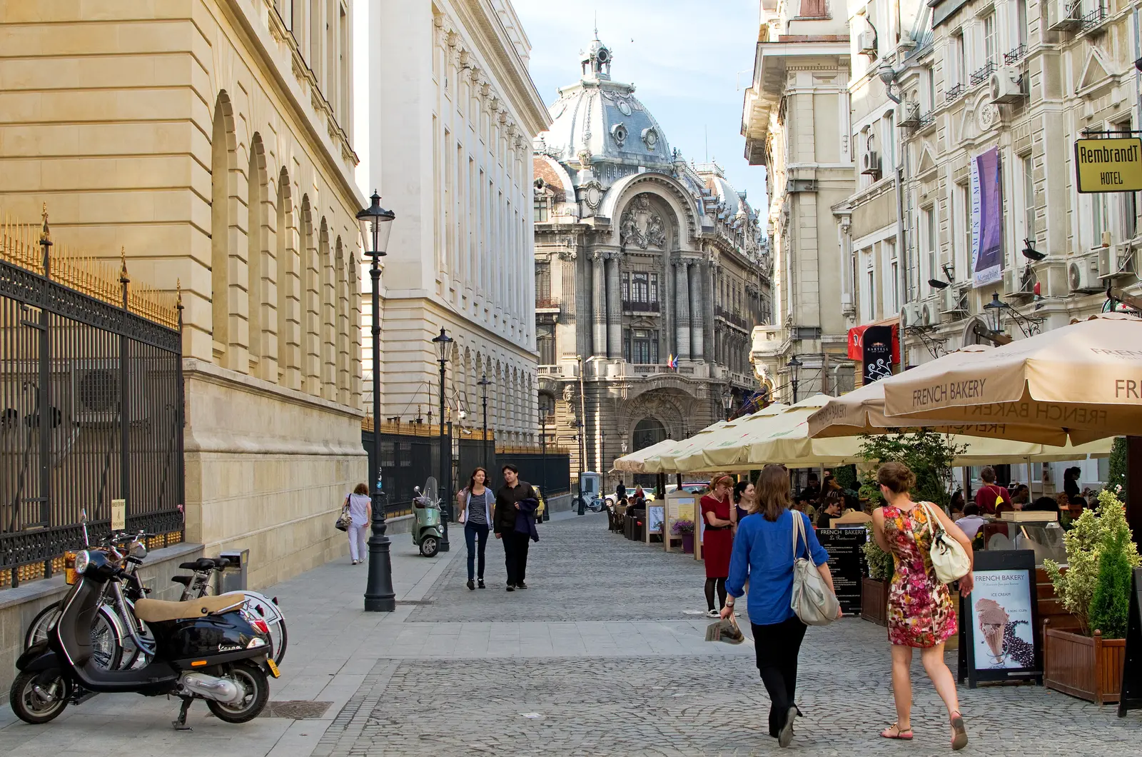 Fără guvern, România plătește un preț tot mai greu