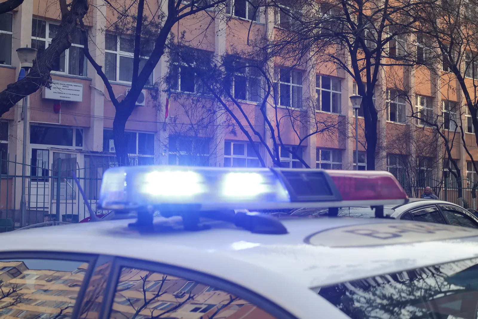 Șase băieți reținuți după ce l-au bătut pe un adolescent în Craiova