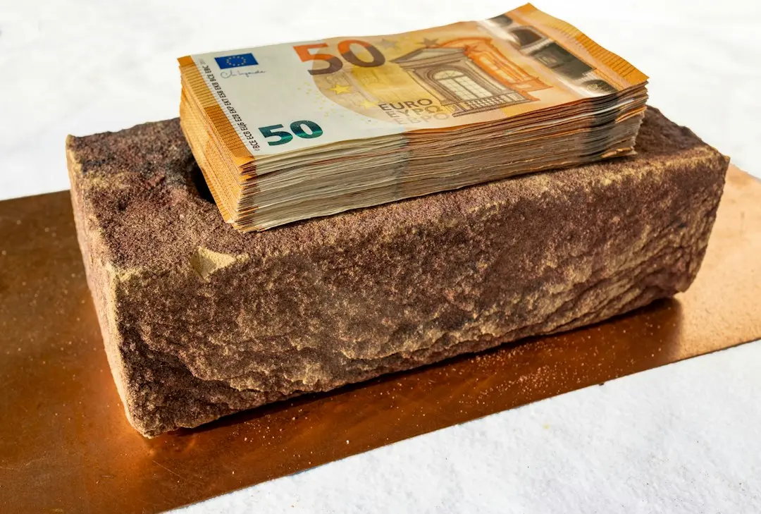 Cum să scoți un tort blocat din pânză fără să-l strici