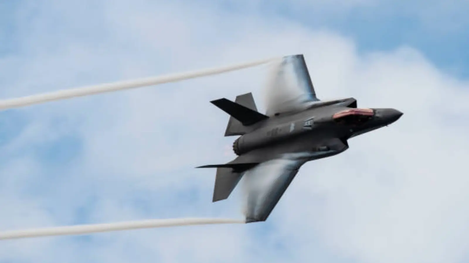 Danemarca înarmează F-35 cu rachete americane și norvegiene; Moscova reacționează dur