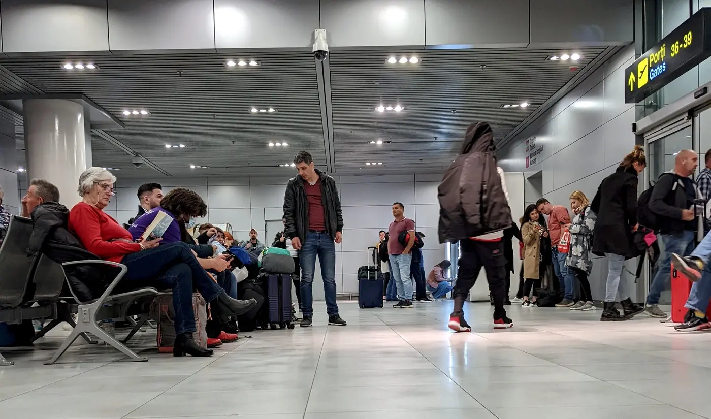 Dispărea 700.000 de euro reținuți de vameși la Otopeni