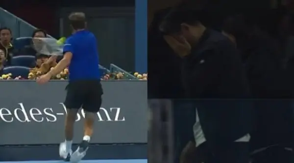 Furiea rusului Medvedev: a lovit un fan cu mingea și a fost eliminat din meciul împotriva Djokovic