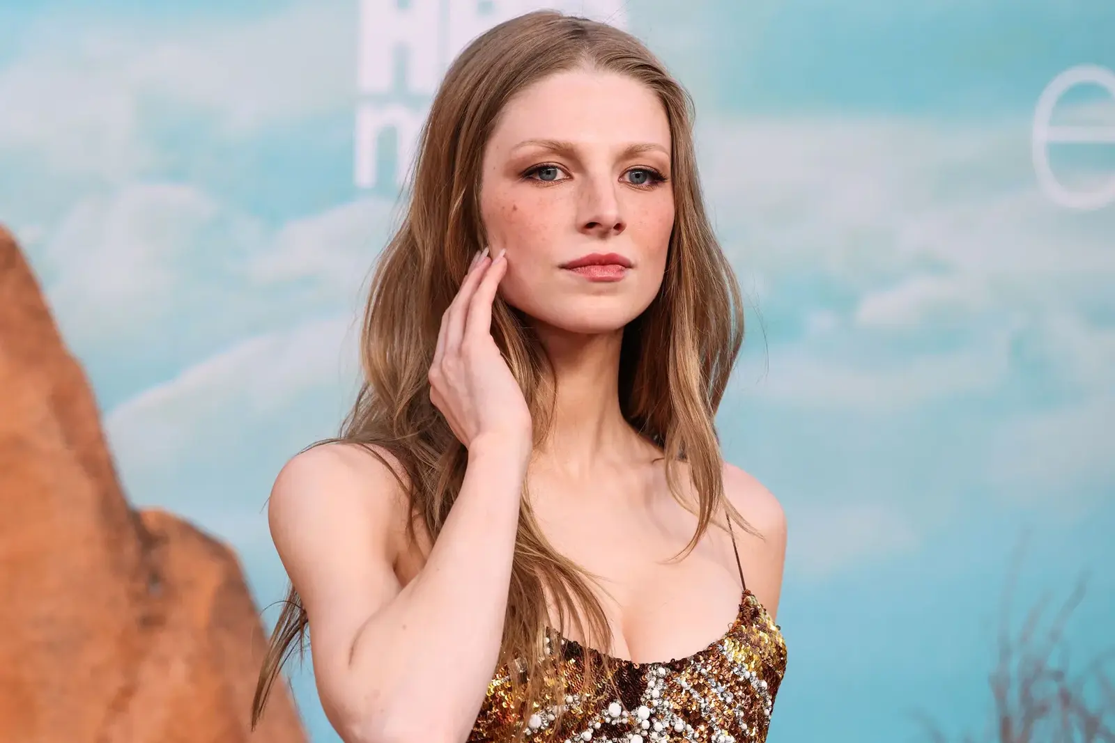 Hunter Schafer, despre tranziția sa: „Sunt o femeie, sunt o fată