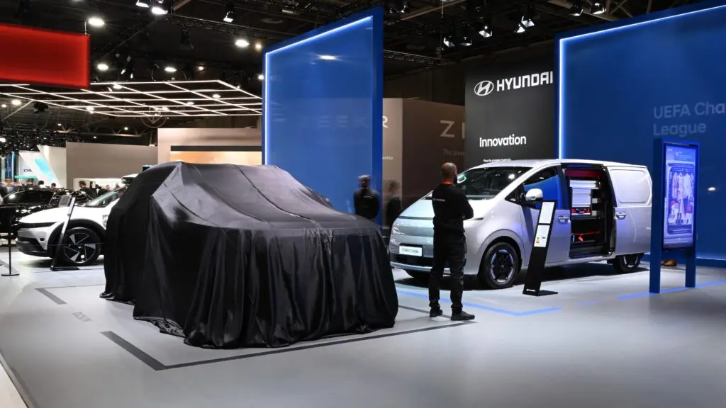 Cum arată standul Hyundai de la Salonul Auto de la Paris 2026? Sud-coreenii au prezentat două noi modele, alături