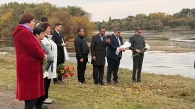Monument pe malul Nistrului: memoria a 25.000 de romi deportați în Transnistria