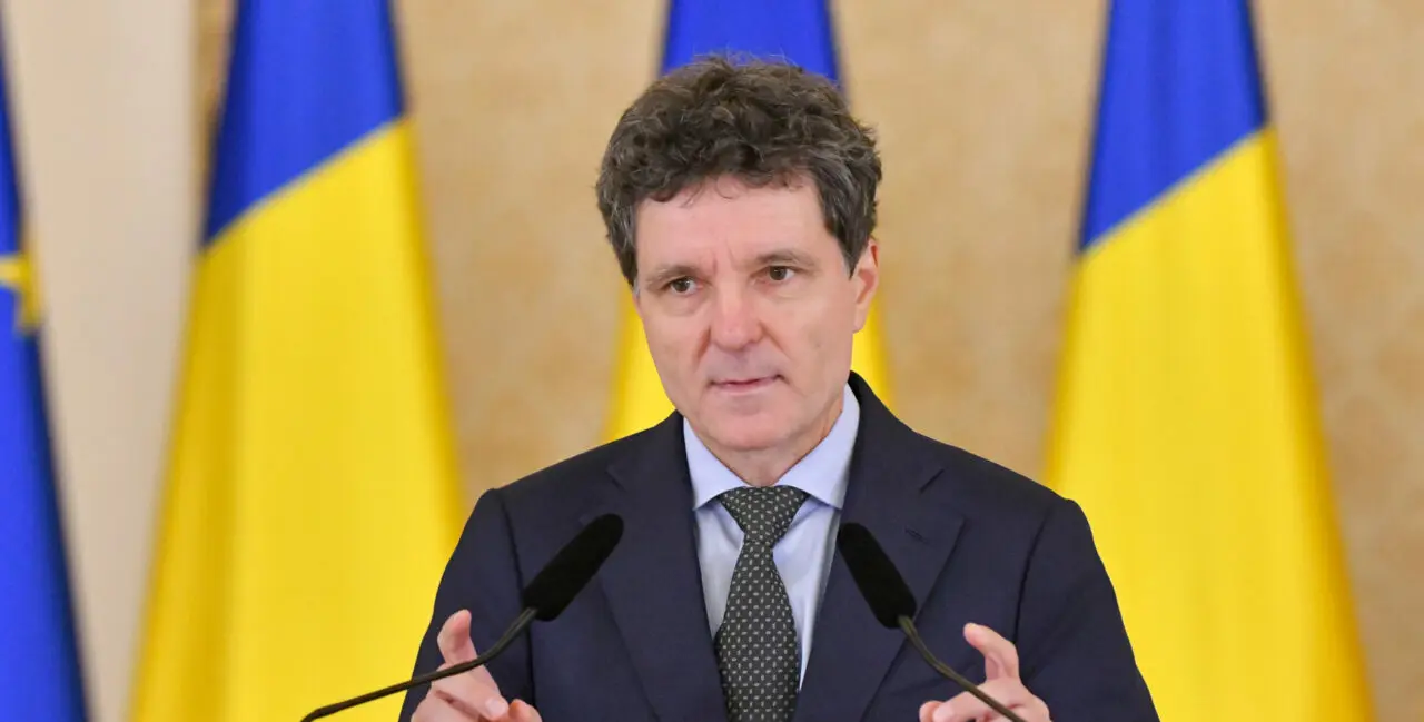 Nicușor Dan, la tinerii din diaspora: „Am avut 100 de dolari salariu acum 26 de ani