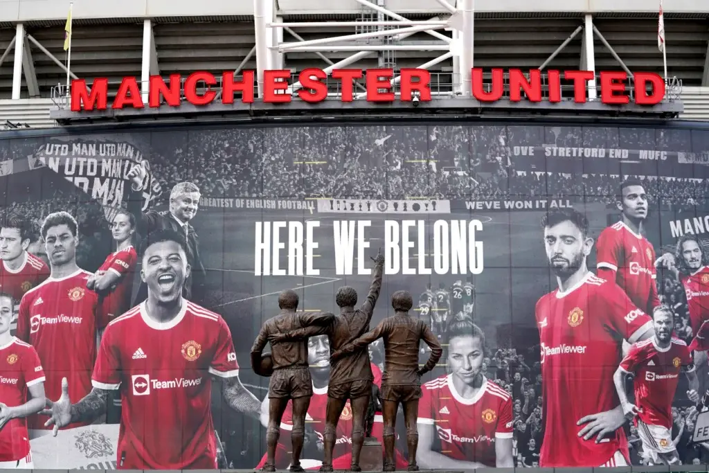 Povestea legendară a fotbalistului Bobby Charlton și renașterea clubului Manchester United