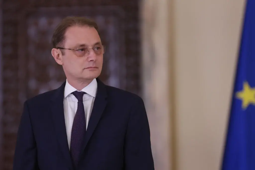 Premierul Luca Niculescu începe joi negocierile pentru noul guvern cu PSD, PNL și UDMR