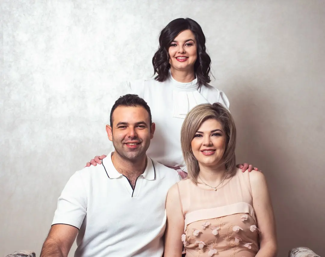 Primarul din Mogoșești și familia lui au mașini electrice plătite din bani publici