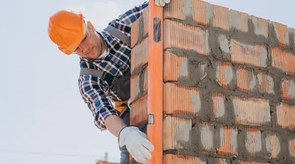 Racordare gratuită la utilități pentru românii care își construiesc prima casă