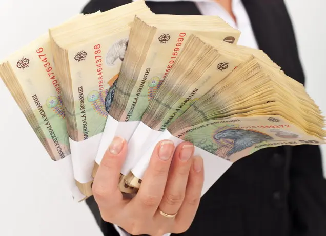 Salariul net mediu în România crește cu 5,6% în august 2026, ajungând la 5.688 lei