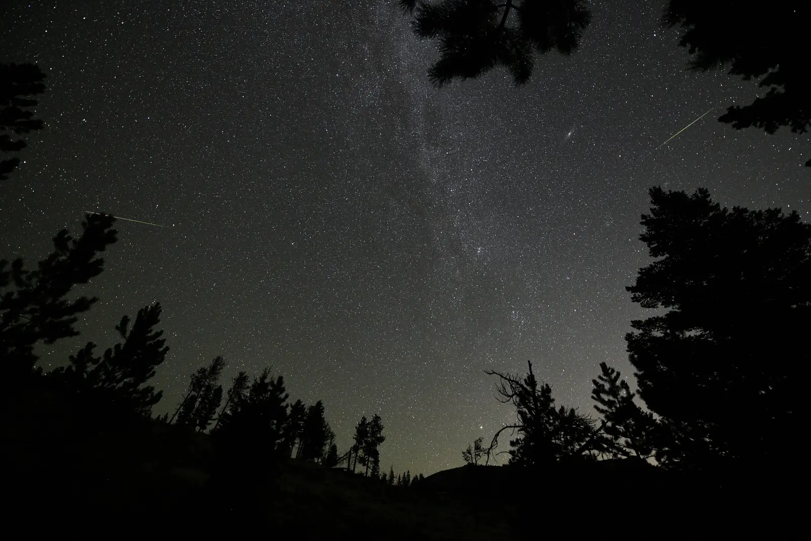 Semnal radio misterios din universul îndepărtat detectat pe Pământ