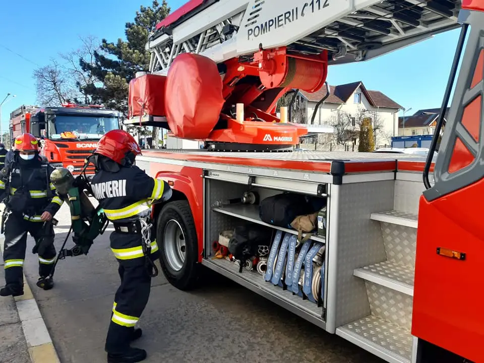 Trafic blocat pe DN 72: O cisternă cu sodă caustică s-a răsturnat între Dâmbovița și Prahova