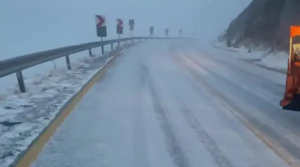 Transalpina închisă din cauza zăpezii: șoferii să fie atenți