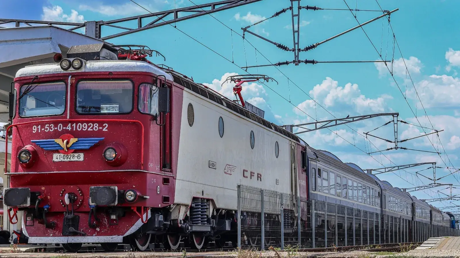 Trenul CFR a făcut 10 ore pe 128 km între Brașov și Sighișoara